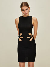 Schmales, ärmelloses Kleid mit Cut-outs